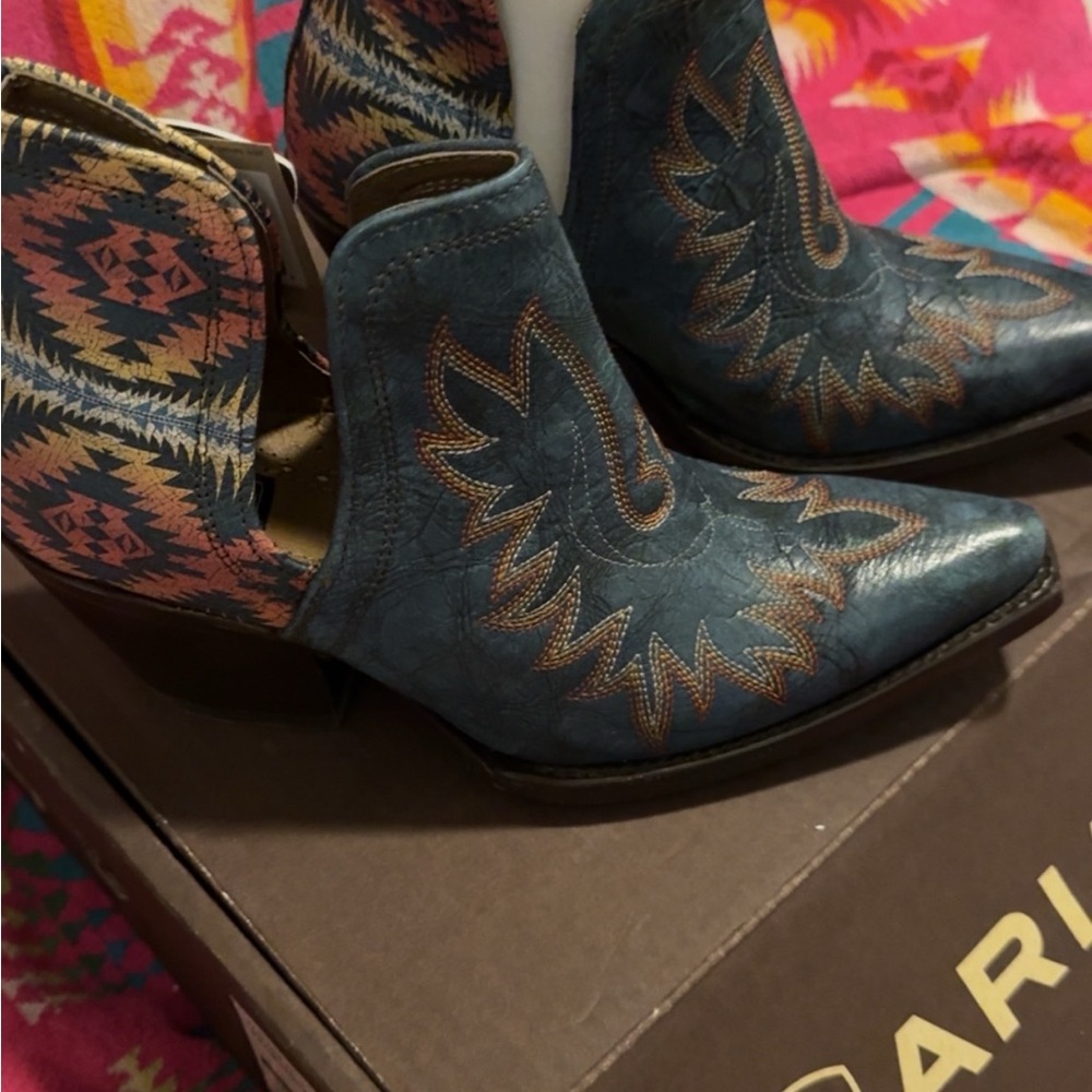 Ariat Women's Turquoise Pendleton Western Ankle Boots